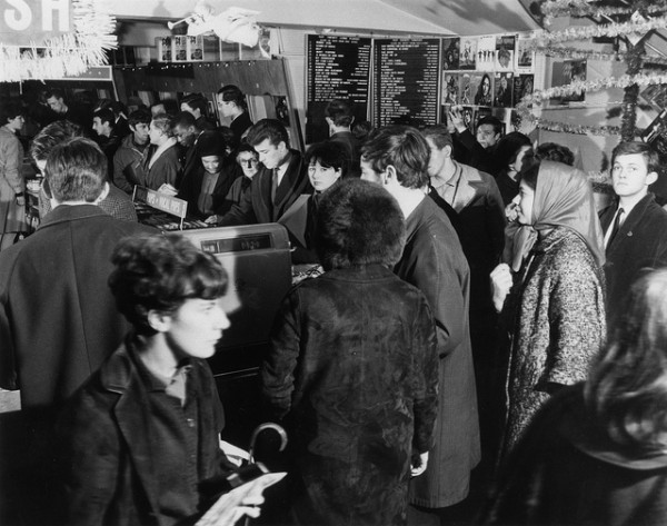 HMV-Oxford-Street-London-Ground-floor-Pop-section-mid-1960s-e1360622937967