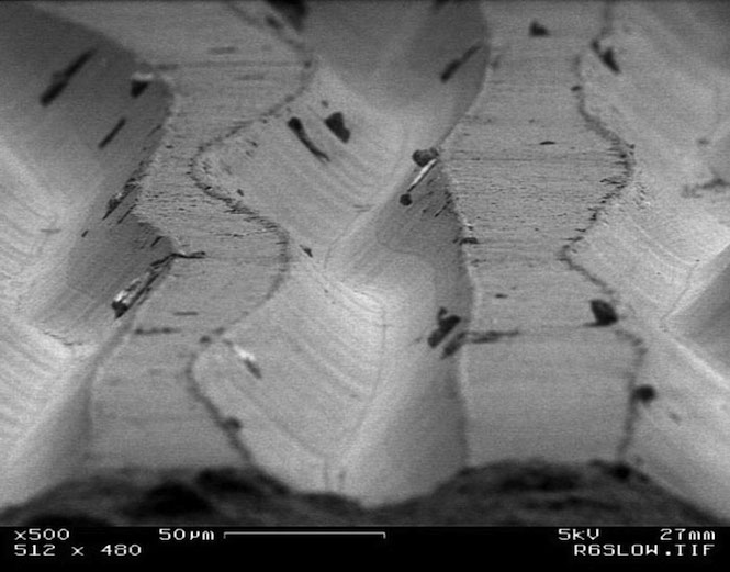 LongwaysViewElectronMicroscopeImageOfVinlyRecordGroove