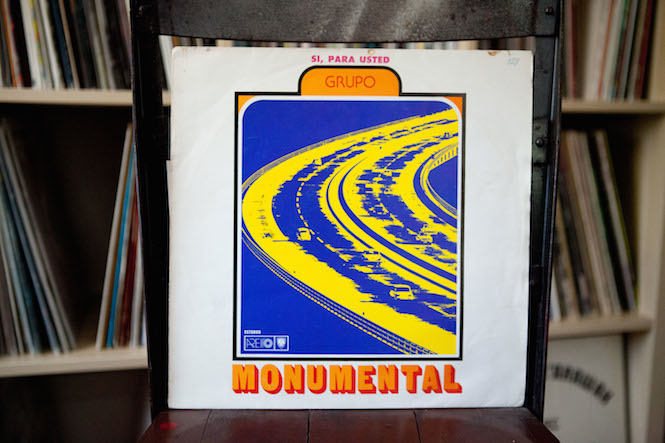 Sleeve design: Uncredited. Grupo Monumental - Si, Para Usted