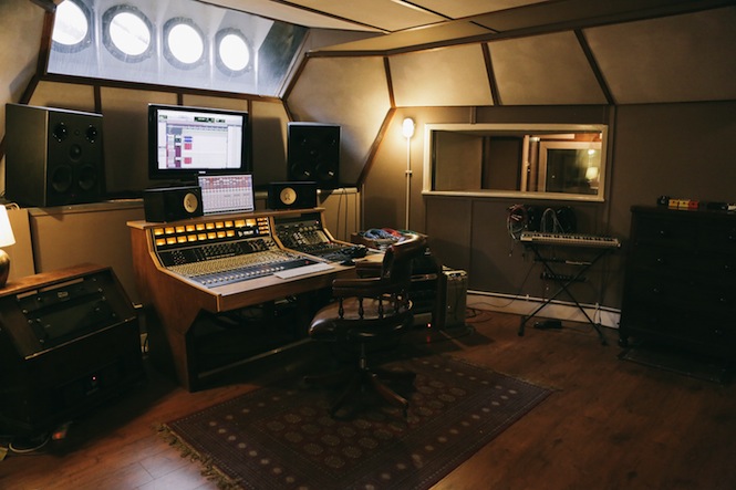 Lightship95-control-desk.-Courtesy-of-Lightship95