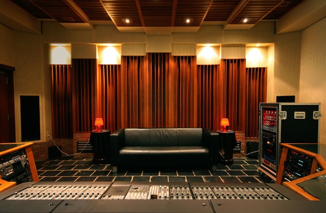 CHAPELLE-ctrl_room.-Courtesy-of-La-Chapelle-Studios