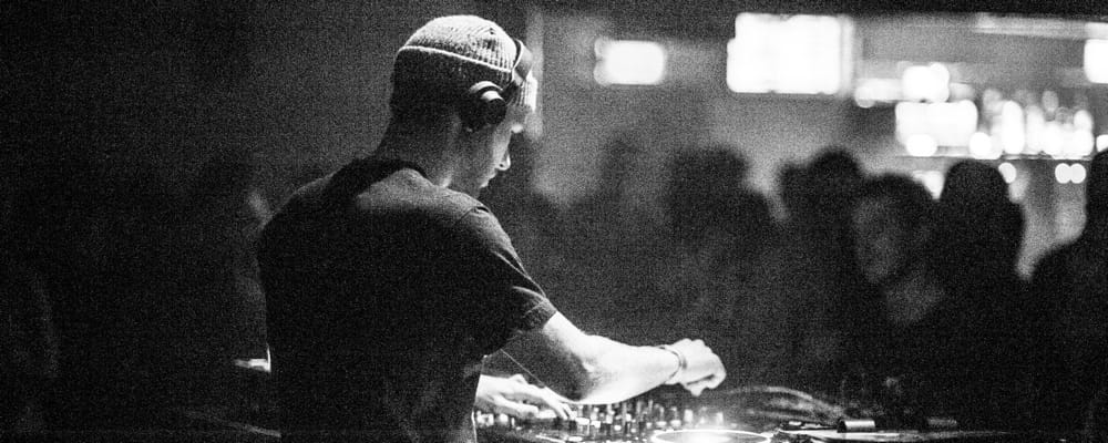 Singles Club - Commodo