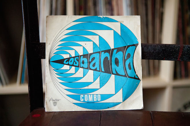 Sleeve design: Noelvis Díaz. Los Barba - Viven Muy Felices