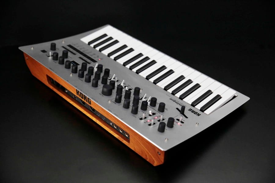 korg-minilogue-angle-140116