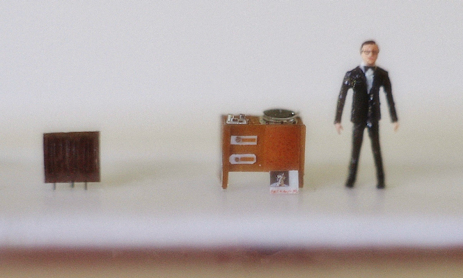 This microscopic turntable fits on the back of a stylus cartridge