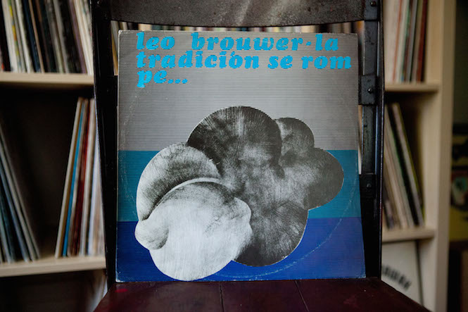 Sleeve design: Uncredited. Leo Brouwer - La Tradición Se Rom Pe...